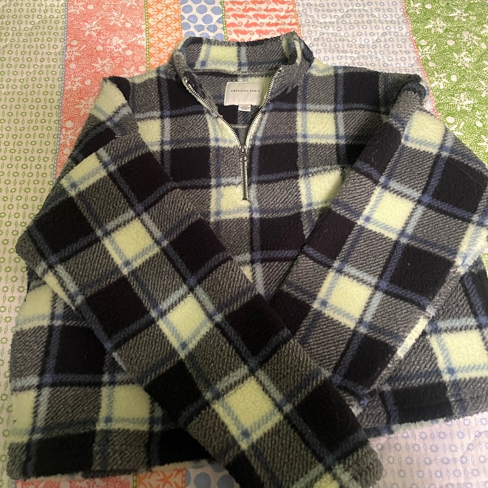 American Eagle Fuzzy Quarter Zip. Size M